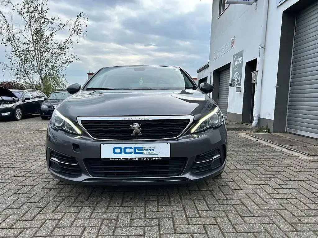 Gebraucht Peugeot 308 Active 110 PS (80 kW) 2019 Grau Limousine