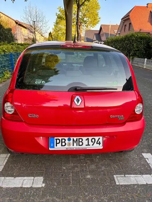 Gebraucht Renault Clio II 58 PS (42 kW) 2011 Rot Limousine