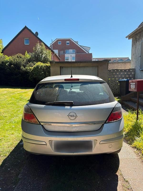 Używany Opel Astra 88 KM (64 kW) 2009 Szary Hatchback