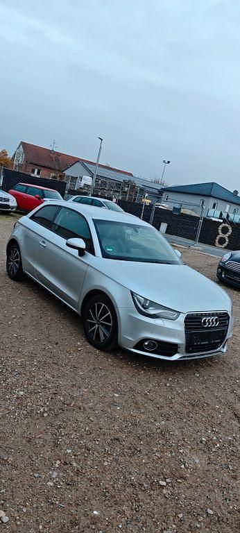 Silber Gebraucht 2012 Audi A1 Advanced Kleinwagen | 5.999 € (Guter Preis) - Bild 1/4