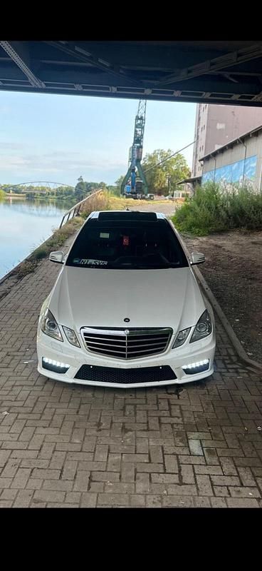 Weiß Gebraucht 2011 Mercedes E350 AMG Limousine | 11.000 € (Guter Preis) - Bild 1/4