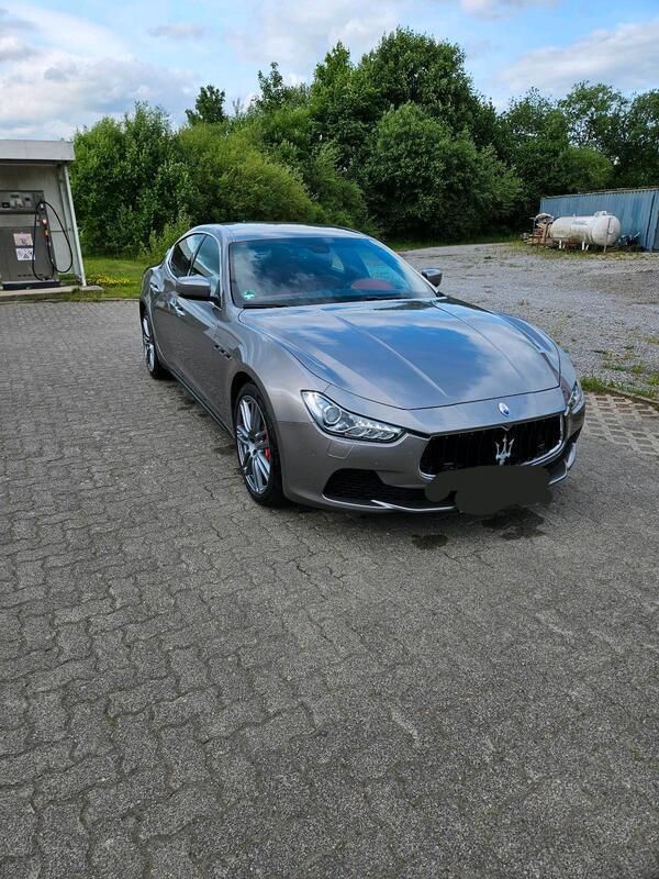 Grau Gebraucht 2016 Maserati Ghibli Coupé | 31.900 € (Fairer Preis) - Bild 1/4