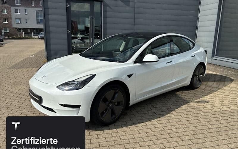 Weiß Gebraucht 2021 Tesla Model 3 RWD Limousine | 25.600 € (Fairer Preis) - Bild 1/4