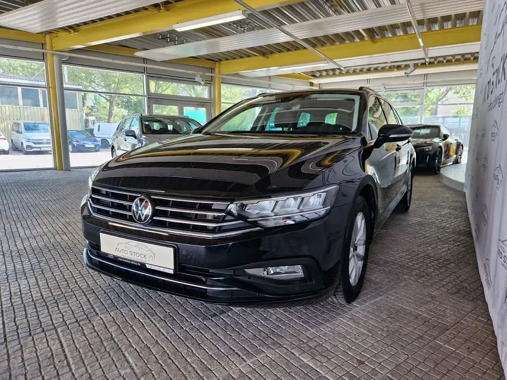 Gebraucht VW Passat Business 150 PS (110 kW) 2022 Schwarz Kombi