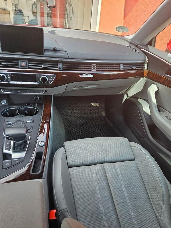 Gebraucht Audi A5 Sportback Ambiente 218 PS (160 kW) 2018 Rot Kleinwagen