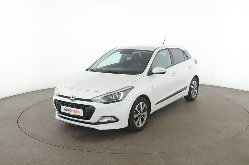 Weiß Gebraucht 2017 Hyundai i20 Style Limousine | 9.980 € (Fairer Preis) - Bild 1/3