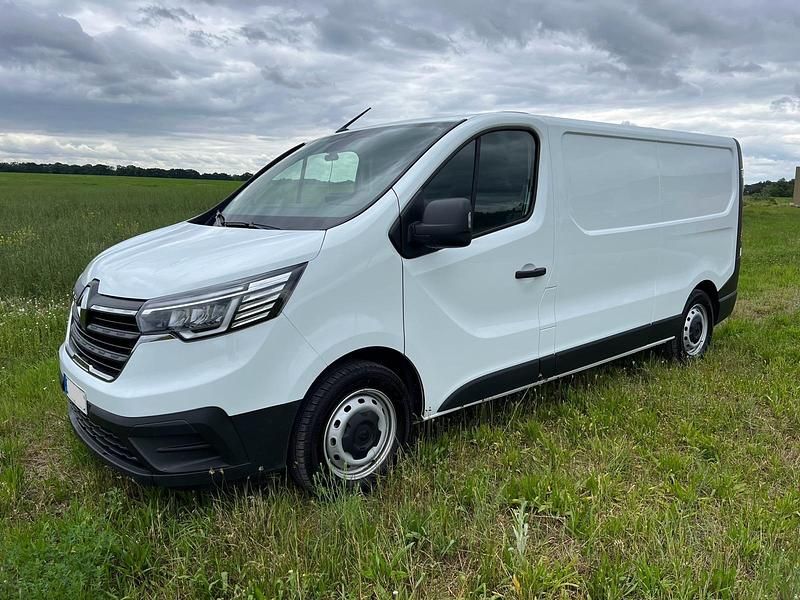 Weiß Gebraucht 2023 Renault Trafic Van / Kleinbus | 27.000 € - Bild 1/4