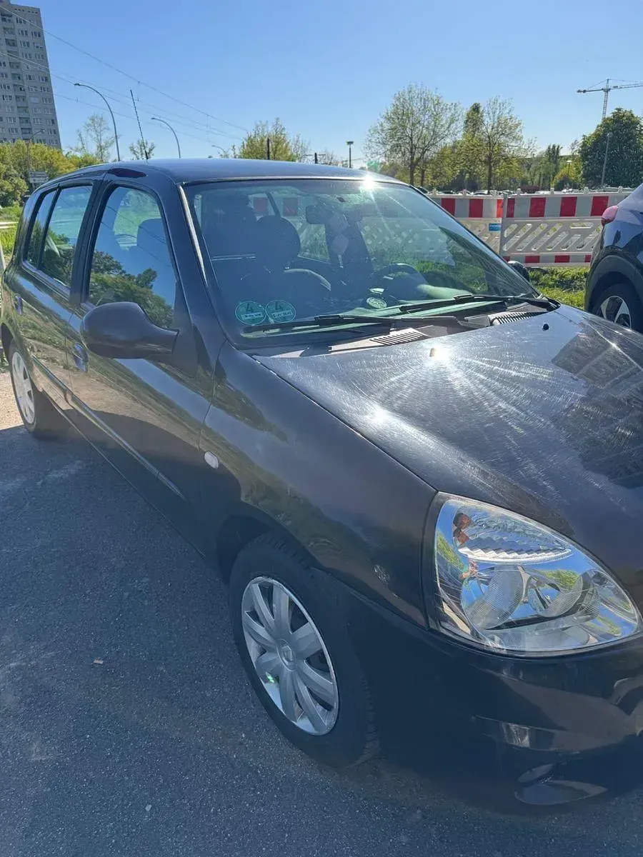 Używany Renault Clio II Expression 75 KM (55 kW) 2009 Czarny Hatchback