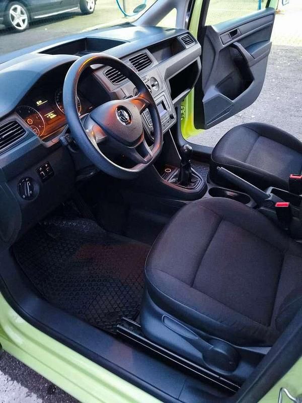 Usata VW Caddy 102 CV (75 kW) 2016 Verde Monovolume