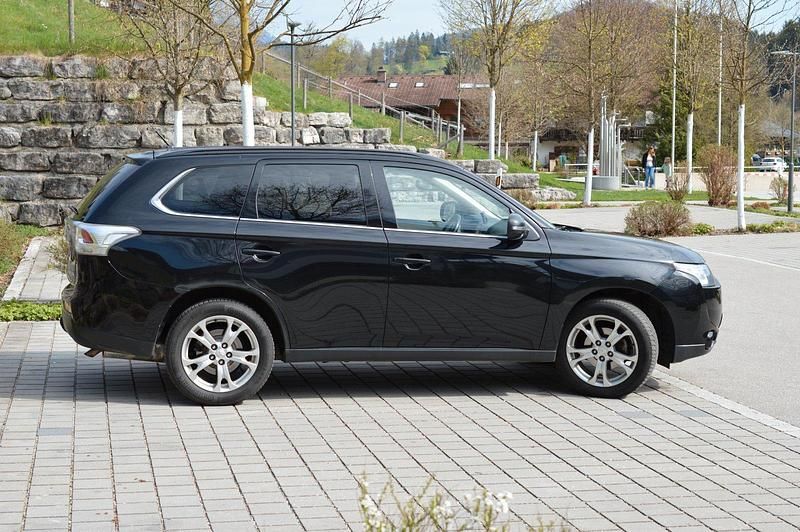 Gebraucht Mitsubishi Outlander 150 PS (110 kW) 2012 Schwarz SUV