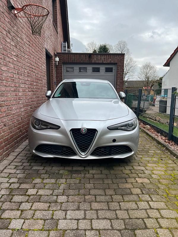 Gebraucht Alfa Romeo Giulia 180 PS (132 kW) 2017 Silber Limousine
