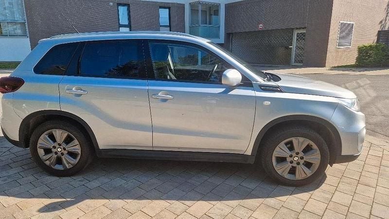 Gebraucht Suzuki Vitara Comfort 111 PS (81 kW) 2020 Silber SUV