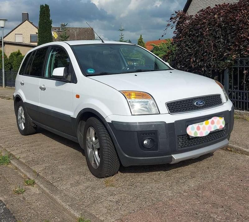 Weiß Gebraucht 2011 Ford Fusion Trend Limousine | 4.400 € (Etwas zu teuer) - Bild 1/4