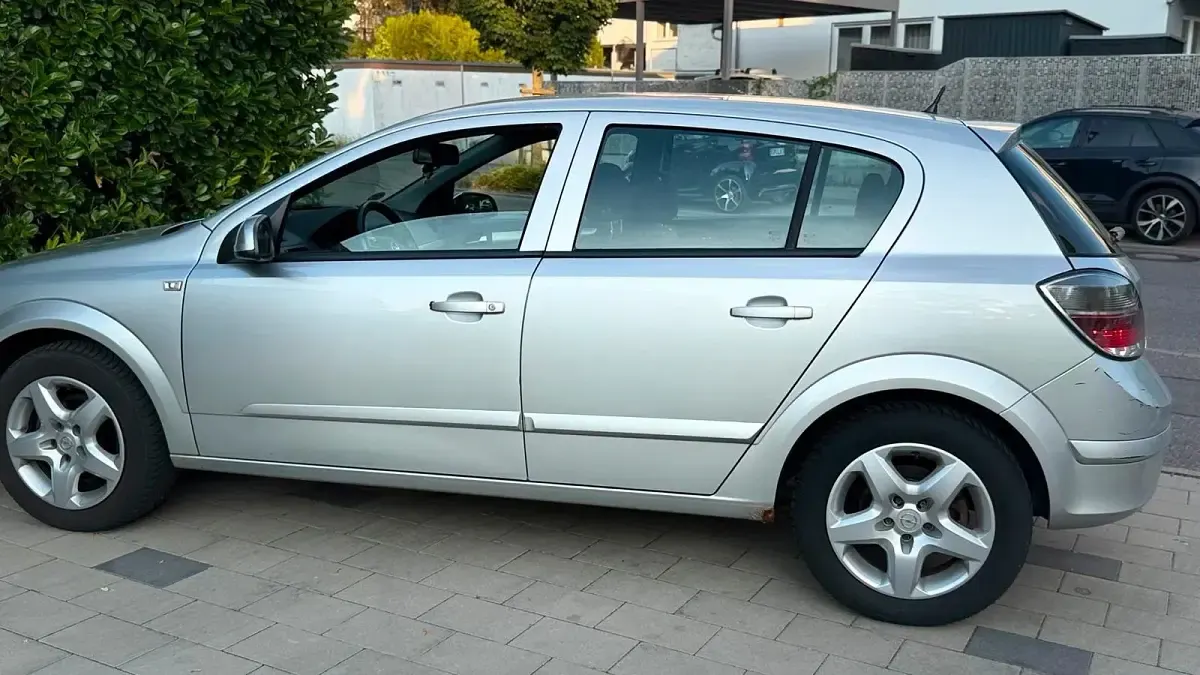 Gebraucht Opel Astra 101 PS (74 kW) 2007 Grau Limousine