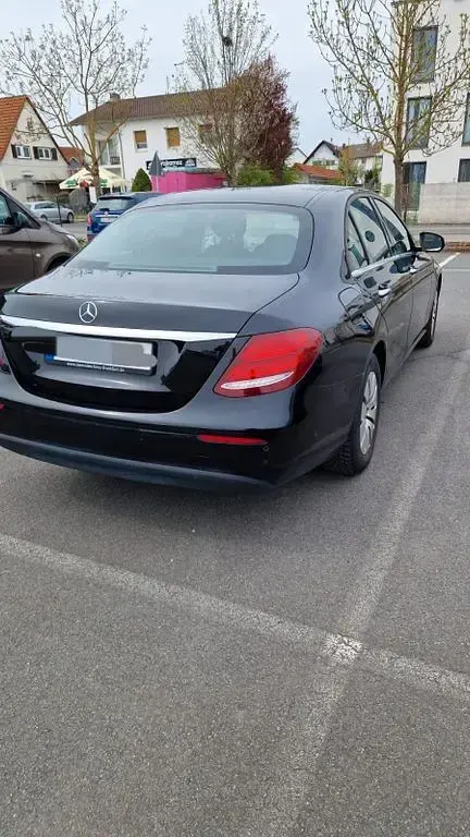 Second-hand Mercedes E220 194 CP (142 kW) 2019 Negru Berlinǎ