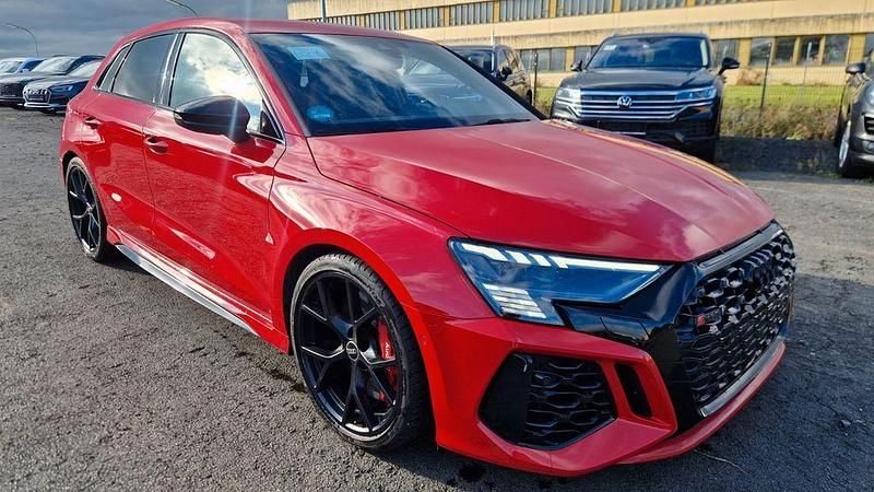 Rot Gebraucht 2022 Audi RS3 Sportback Sport Kleinwagen | 45.999 € (Fairer Preis) - Bild 1/4