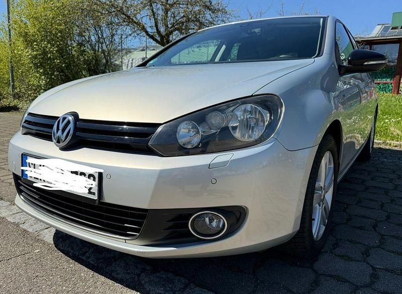 Używany VW Golf VII Match 105 KM (77 kW) 2012 Srebrny Sedan/Limuzyna