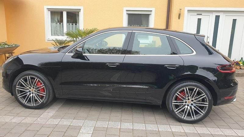 Gebraucht Porsche Macan Turbo Performance Package 441 PS (324 kW) 2017 Schwarz SUV