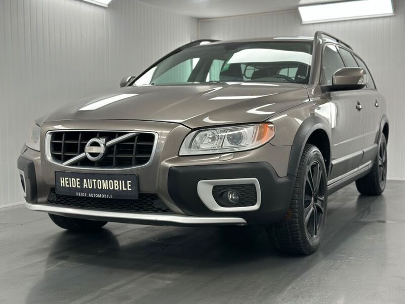 Grau Gebraucht 2009 Volvo XC70 Kinetic SUV | 9.900 € (Fairer Preis) - Bild 1/4