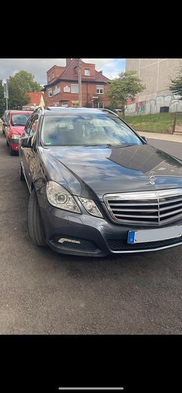 Grau Gebraucht 2010 Mercedes E350 Kombi | 13.500 € (Fairer Preis) - Bild 1/4