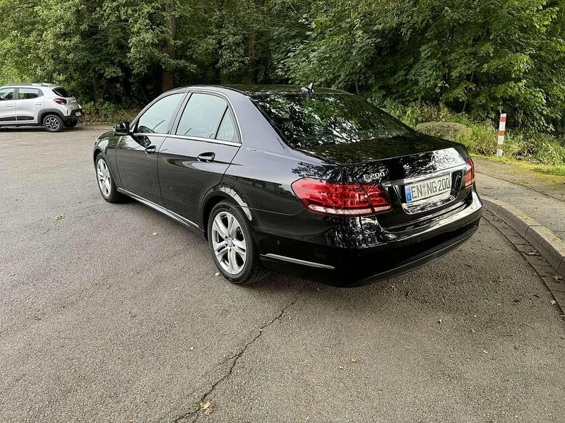 Gebraucht Mercedes E200 156 PS (114 kW) 2014 Schwarz Limousine