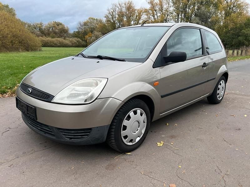 Beige Gebraucht 2003 Ford Fiesta Kleinwagen | 750 € (Guter Preis) - Bild 1/4