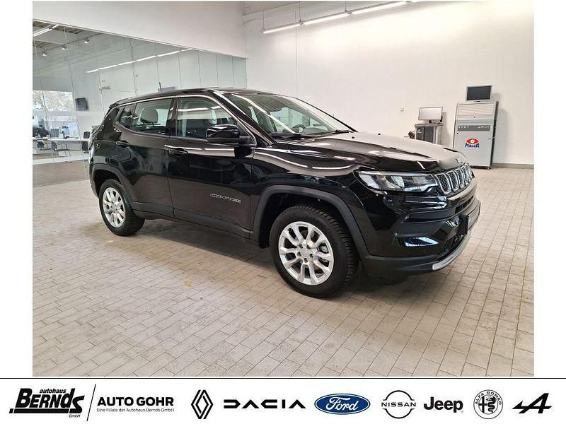 Gebraucht Jeep Compass Altitude 129 PS (94 kW) 2024 Solid black SUV