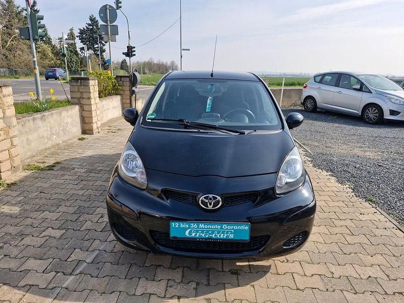 Gebraucht Toyota Aygo 68 PS (50 kW) 2011 Schwarz Kleinwagen