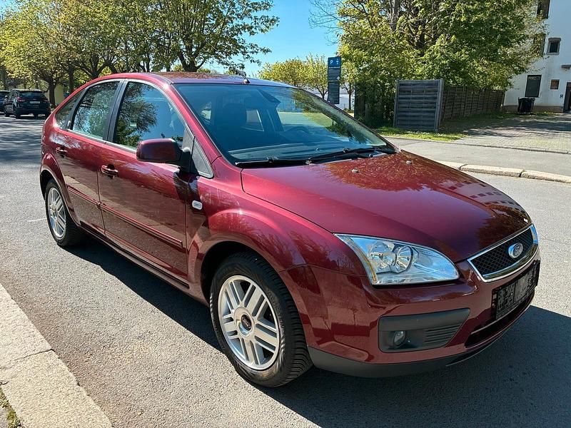 Gebraucht Ford Focus Ghia 101 PS (74 kW) 2005 Rot Limousine