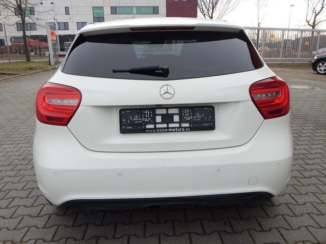 Gebraucht Mercedes A180 122 PS (89 kW) 2014 Weiß Limousine