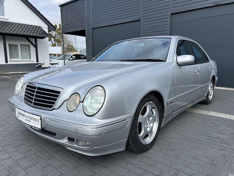 Gebraucht Mercedes E240 Avantgarde 170 PS (125 kW) 1999 Silber Limousine