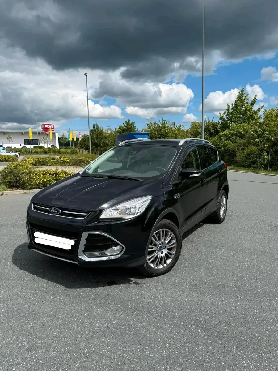 Usado Ford Kuga 140 HP (102 kW) 2013 Preto SUV