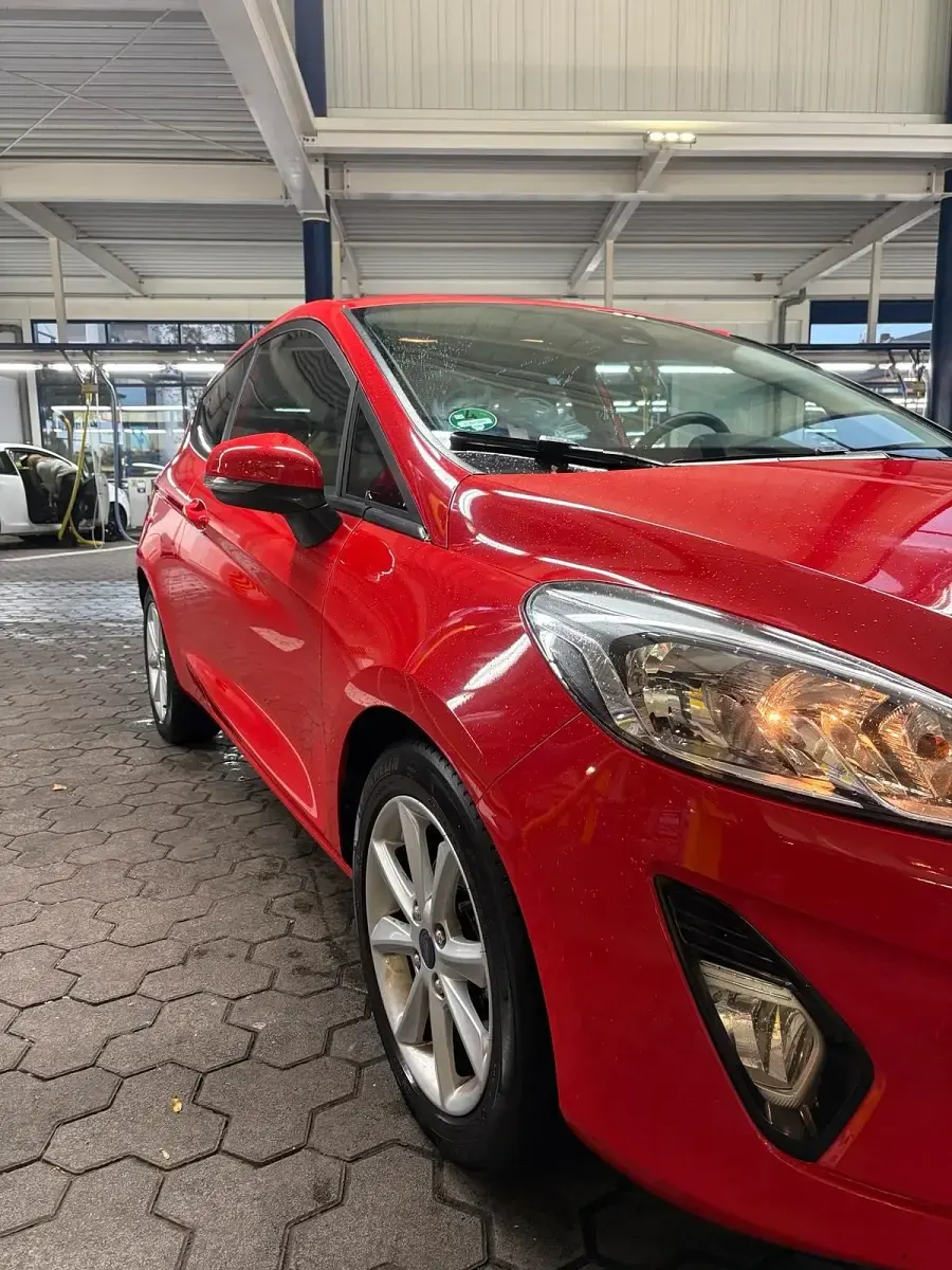 Gebraucht Ford Fiesta 101 PS (74 kW) 2018 Rot Kleinwagen
