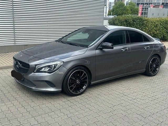 Grau Gebraucht 2017 Mercedes CLA180 Style Limousine | 16.000 € (Guter Preis) - Bild 1/4