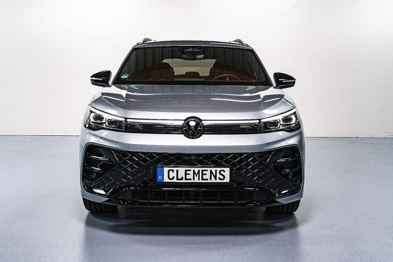 Gebraucht VW Tiguan Style 150 PS (110 kW) 2024 Oyster silver metallic SUV