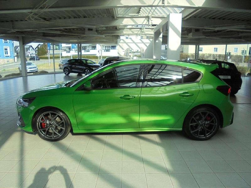 Używany Ford Focus ST 280 KM (205 kW) 2024 Zielony Sedan/Limuzyna