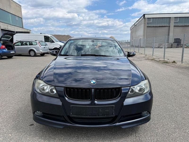 Gebraucht BMW 318 129 PS (94 kW) 2005 Grau Limousine