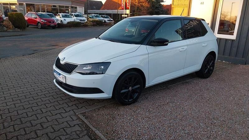 Gebraucht Skoda Fabia Ambition 90 PS (66 kW) 2015 Weiß Limousine