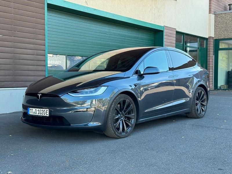 Grau Gebraucht 2022 Tesla Model X Plaid SUV | 83.300 € (Teuer) - Bild 1/4