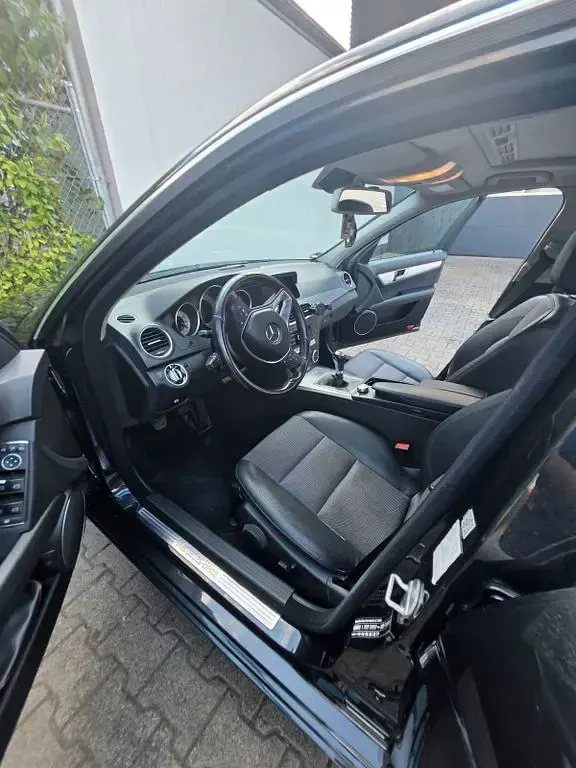 Gebraucht Mercedes 200 184 PS (135 kW) 2012 Schwarz Limousine