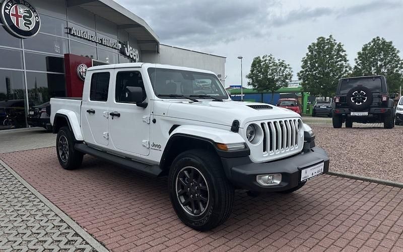 Weiß Gebraucht 2022 Jeep Gladiator Overland SUV | 68.900 € (Teuer) - Bild 1/4