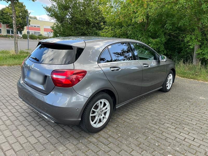 Gebraucht Mercedes A200 2016 Grau Limousine