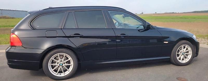 Gebraucht BMW 320 Lifestyle 184 PS (135 kW) 2011 Schwarz Kombi