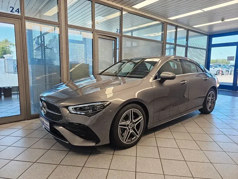 Gebraucht Mercedes CLA200 AMG 163 PS (119 kW) 2025 Mountaingreymet. (metallic) Coupé