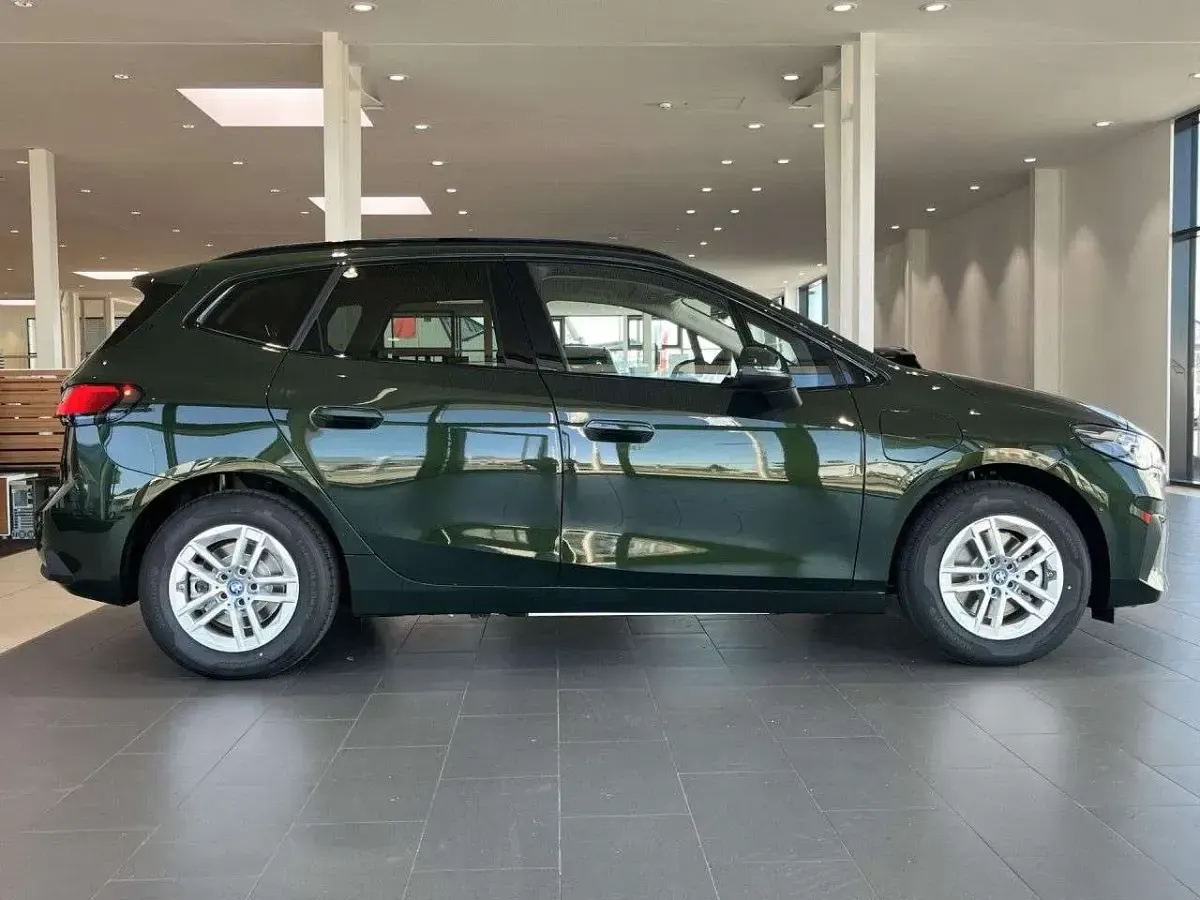 Gebraucht BMW 225 245 PS (180 kW) 2025 Sanremo green Kombi