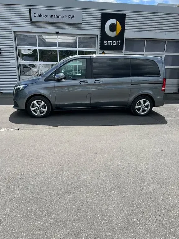 Gebraucht Mercedes V220 Avantgarde Edition 163 PS (119 kW) 2021 Grau Van / Kleinbus