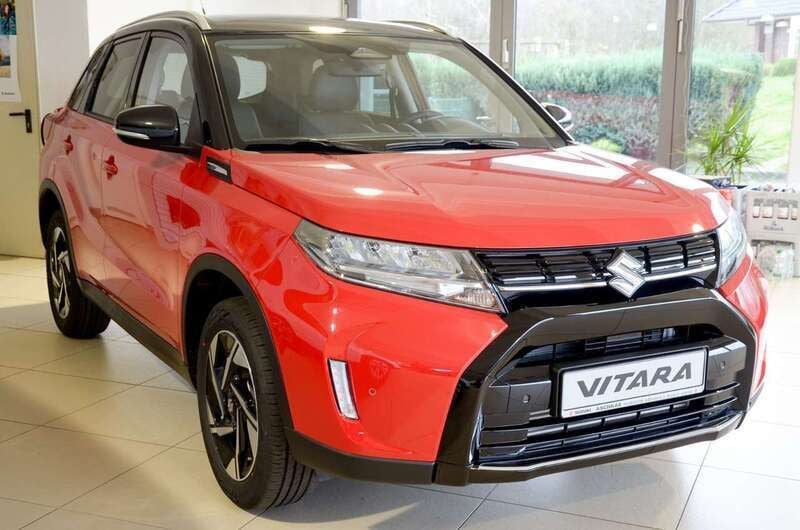Rot Gebraucht 2024 Suzuki Vitara Comfort+ SUV | 24.900 € (Teuer) - Bild 1/4