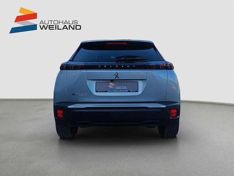 Gebraucht Peugeot e-2008 Allure 100 kW (136 PS) 2021 Artense grau SUV