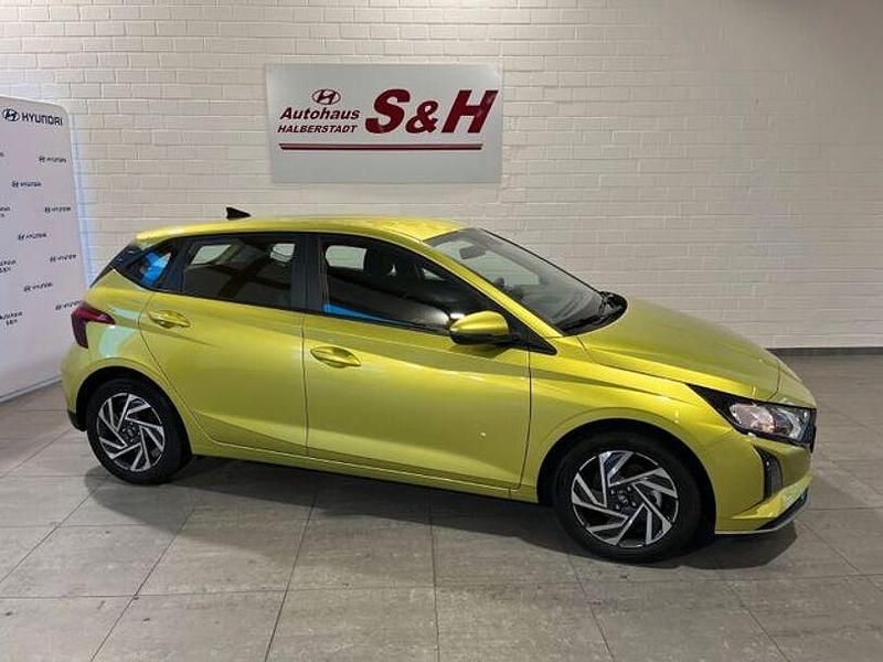 Gelb Neu 2024 Hyundai i20 Trend Limousine | 19.750 € (Guter Preis) - Bild 1/4