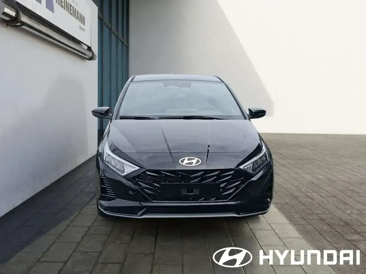 Neu Hyundai i20 Blackline 90 PS (66 kW) 2026 Schwarz Kleinwagen